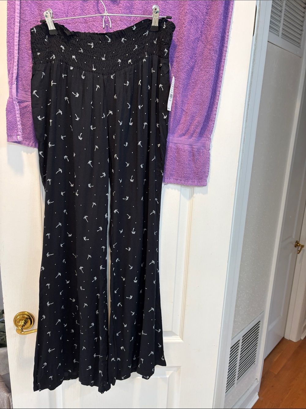 NWT PacSun Black Wide-Leg Smocked Palazzo Pants with White Palm Tree Print